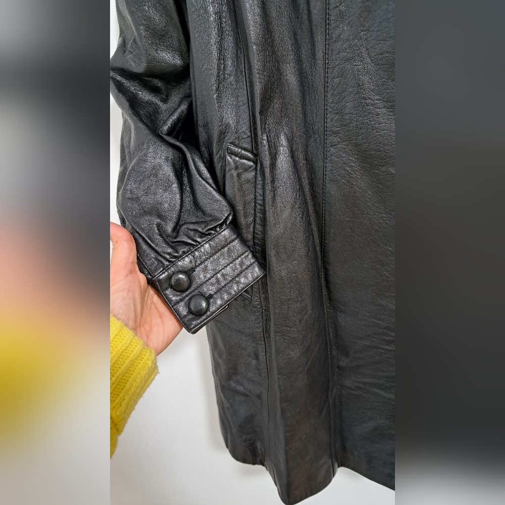 Elegant Black Leather Coat for Women - Picture 4 of 6